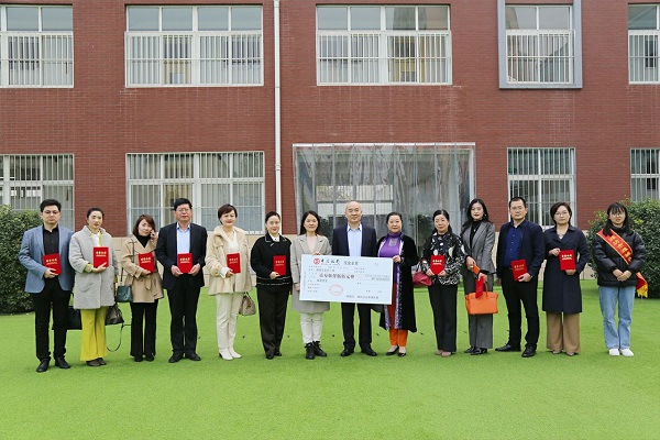 【綠地茵茵，情暖校園】威龍公司參與濰城實驗小學(xué)捐款活動